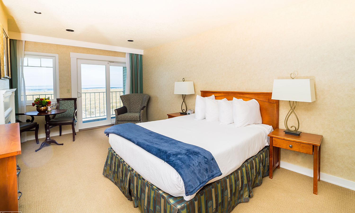 Oceanfront Guestrooms with Modern Amenities
